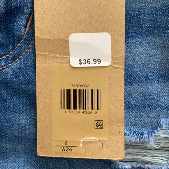 Levi’s High Rise Shorts - Picture 5 of 8